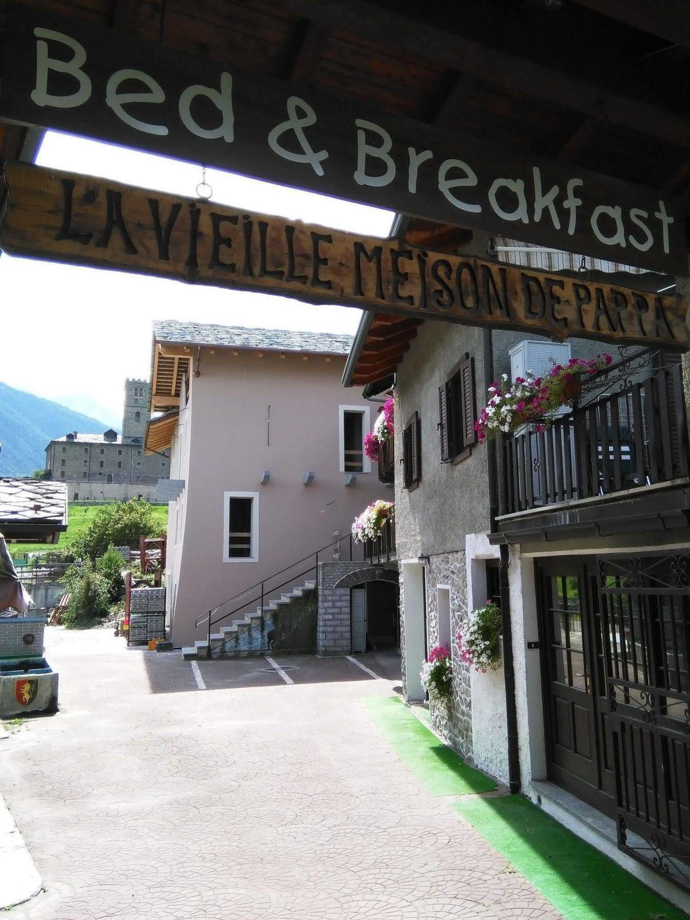 B&B La Vieille Meison De Pappa Sarre Eksteriør bilde